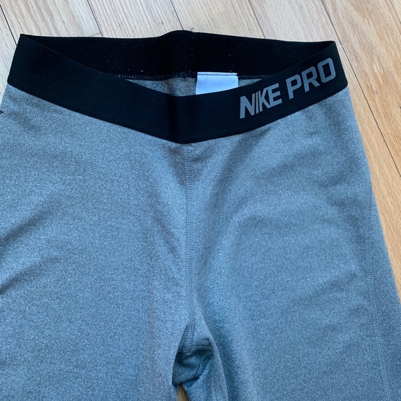 Nike Pants - NIKE GRAY CROP LEGGINGS